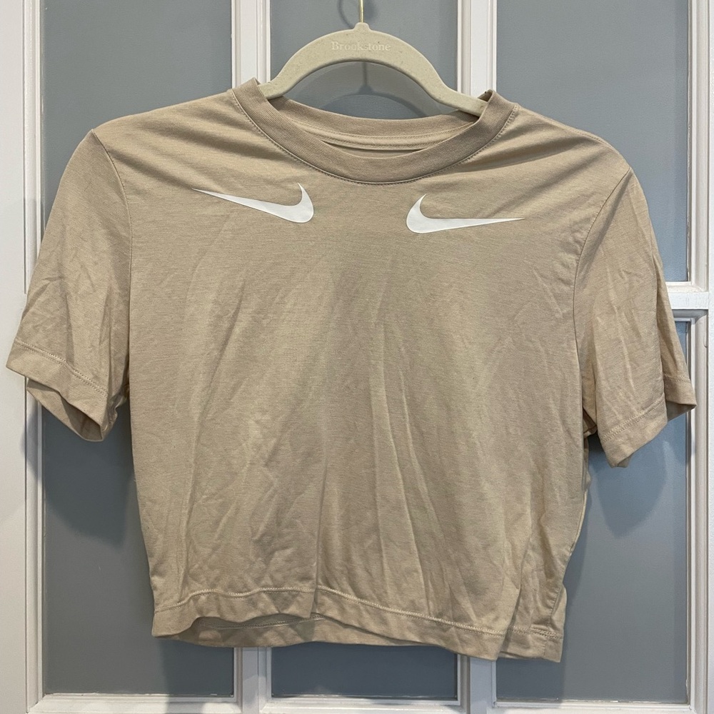 Nike Double Swoosh Slim Fit Crop Tee